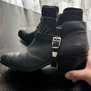 Vince camuto Dorintina booties